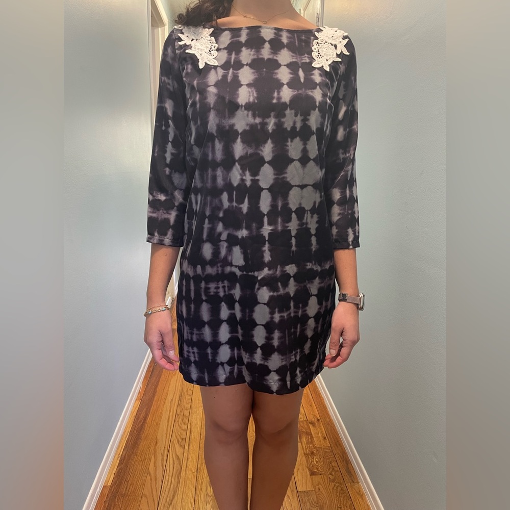 Audrey 3+1. Mini, 3/4 sleeve, low back shift dress. size S/M